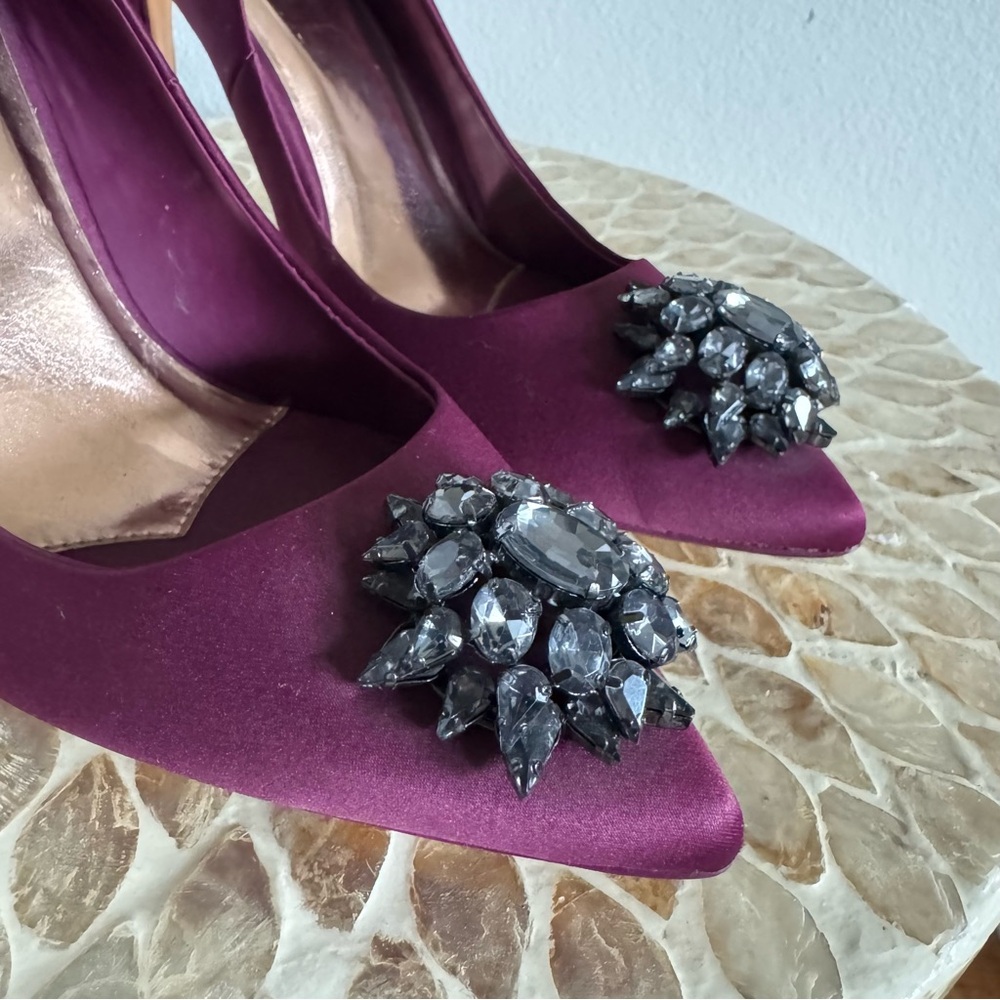 Satin Pointed-Toe High Heels with Crystal Brooch - Plum - Picture 3 of 9